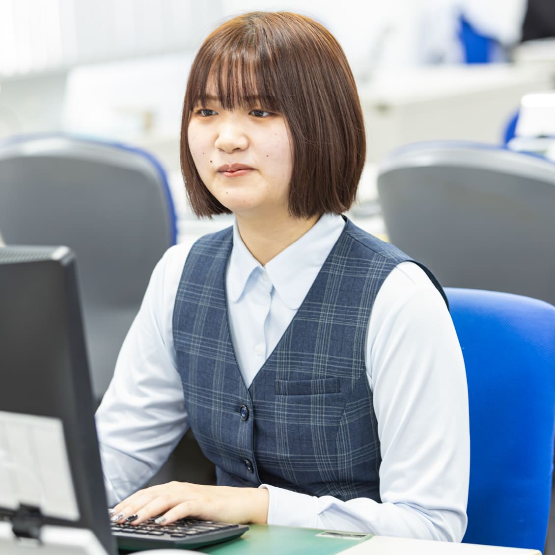 先輩に勉強会を開いてもらい、新しい仕事に挑戦中。